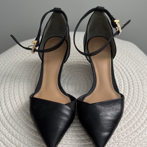 Tory Burch Black Leather with gold heel plate flats size 6 - Picture 1 of 7